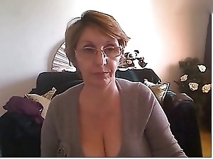 Mature woman showing nice body and big tits
